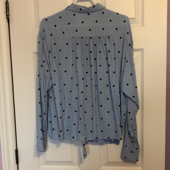 Old Navy light blue/navy blue polka dot long sleeve button-up - Picture 2 of 6